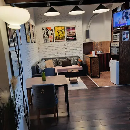 Authentic Centre - Split Level Loft With Patio In Courtyard Apartament *