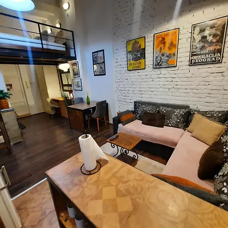 Authentic Centre - Split Level Loft With Patio In Courtyard Apartamento