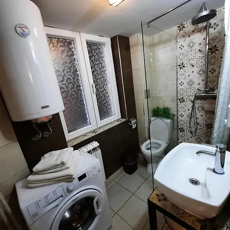 Authentic Centre - Split Level Loft With Patio In Courtyard Apartamento