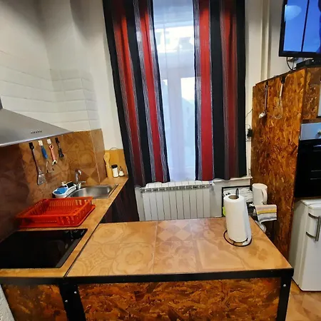 Authentic Centre - Split Level Loft With Patio In Courtyard Apartamento Belgrado