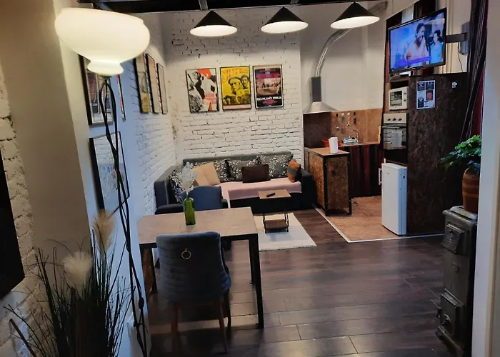 Authentic Centre - Split Level Loft With Patio In Courtyard Apartament *