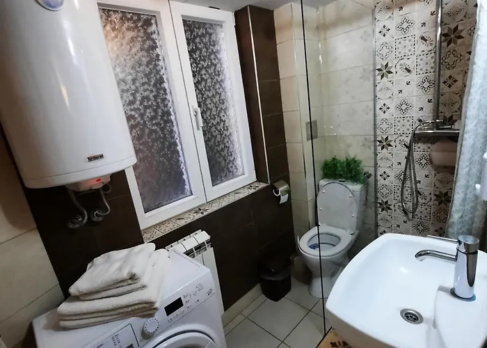 Authentic Centre - Split Level Loft With Patio In Courtyard Apartament