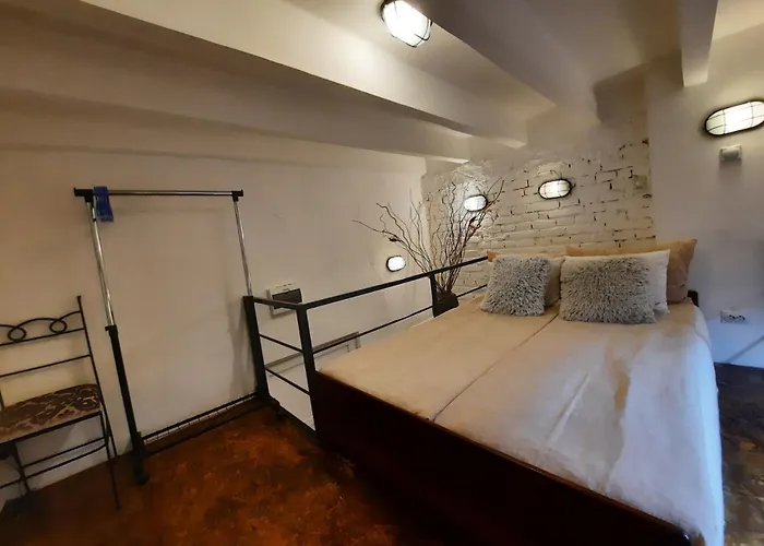 Authentic Centre - Split Level Loft With Patio In Courtyard Apartament Belgrad