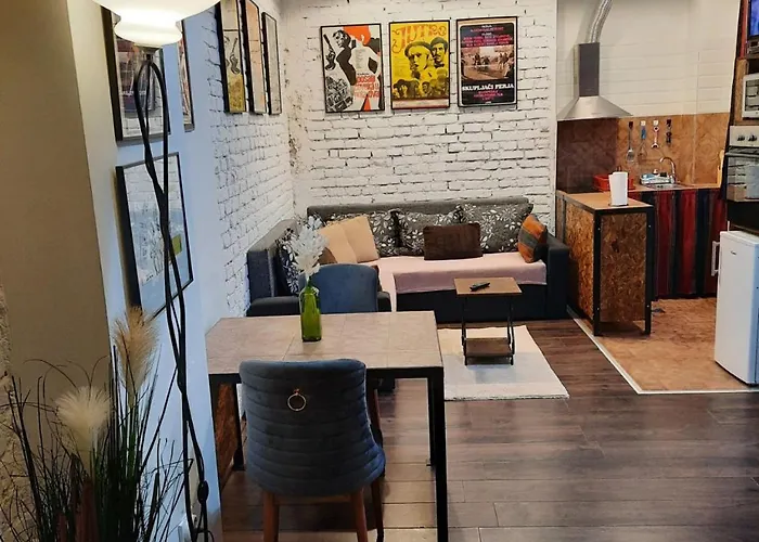 Authentic Centre - Split Level Loft With Patio In Courtyard Apartament